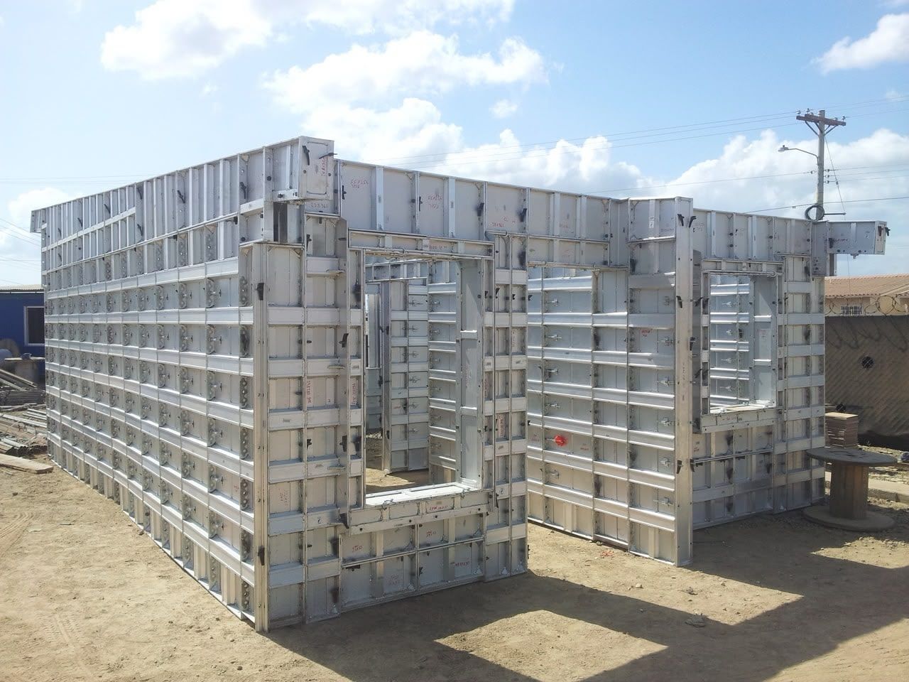 Módulo de formaletas de aluminio armado en obra